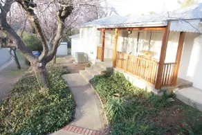 Royal Oaks Cottage w/ direct park access - Image 4