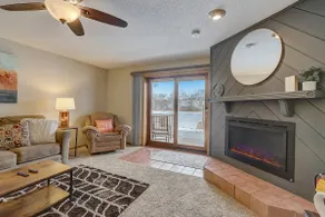 Steph's Waterfront Retreat - Image 2
