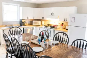 Downtown Lake House, 6 Bedrooms, Big Yard, Beach - Image 4