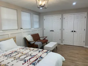 Modern Ground Level Suite w/ driveway parking - Image 5