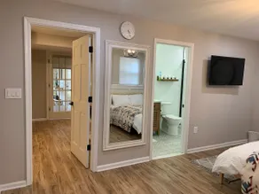 Modern Ground Level Suite w/ driveway parking - Image 3