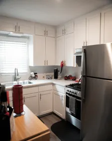 1 Bedroom Stylish Oasis - Image 4