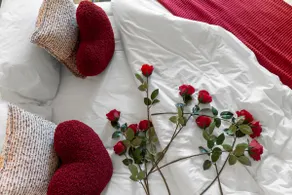 Romantic Retreat with Garden - Image 5
