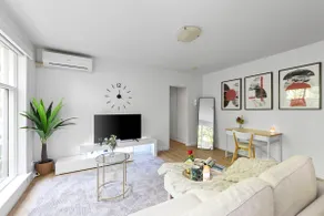 Romantic Retreat with Garden - Image 2