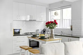 Romantic Retreat with Garden - Image 4