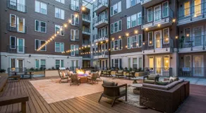 Vibrant Villa | 2BR On The River | Free Parking - Image 2