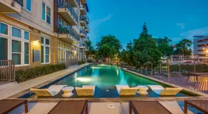 Vibrant Villa | 2BR On The River | Free Parking - Image 3