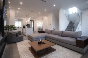 Charming Modern Home in Vancouver - Image 3