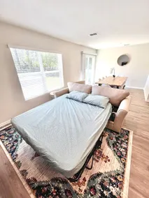 BRAND NEW! 15 min from the beach! - Image 3