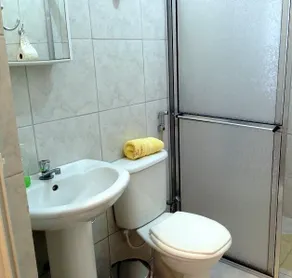 Fountain Corner, Room with two beds - Image 4
