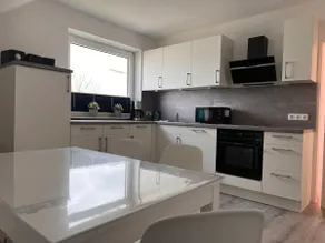 Spacious 3 rooms, kitchen, bathroom with 80 m² - Image 3