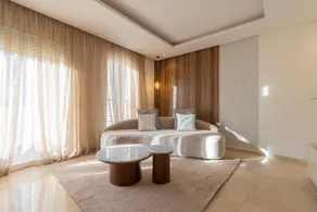 Modern 3BR with High Amenities and Stylish Decor - Image 2