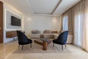 Modern 3BR with High Amenities and Stylish Decor - Image 3