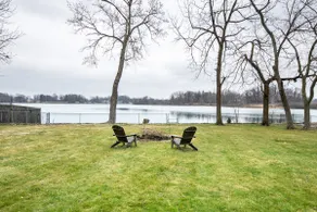 Lakefront 2 Bedroom Fenced Yard - Image 4