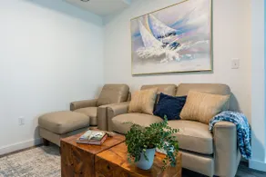 Cozy Contemporary River's Edge Retreat - Image 4