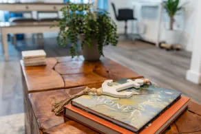 Cozy Contemporary River's Edge Retreat - Image 3