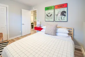 Monopoly 2BR Walk to Mass St & KU + Parking - Image 3
