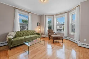 Newly Renovated Victorian close to Salem - Image 5