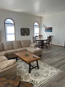Renovated & Spacious Apartment - Image 3