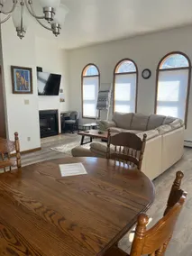 Renovated & Spacious Apartment - Image 5