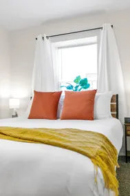 *NEW* Beautiful & Convenient! - Image 2