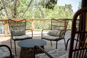 The Yellow Treehouse by the Lake - NO CLEANING FEES!!! - Image 4