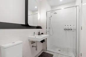Phenomenal Stay In Phillip - Image 4