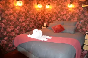 Love Room The Present Moment - Image 4