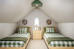 5BR/2BA Beautiful and Spacious Home in Quiet Area - Image 5