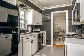 5BR/2BA Beautiful and Spacious Home in Quiet Area - Image 2
