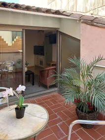 Centrally located and with a terrace - Image 2