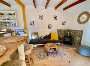 Paws Guesthouse & Hot Tub - Camino Quintay-Tunquén - Image 2