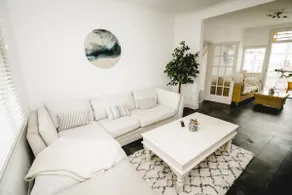 Sea View Beachfront House - Image 3