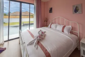One Season Pool Villa ~ Pattaya ~ Four Bedroom Single Family Home, BBQ/Party/Big Lawn/Kitchen - Image 2