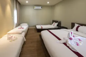 One Season Pool Villa ~ Pattaya ~ Four Bedroom Single Family Home, BBQ/Party/Big Lawn/Kitchen - Image 5