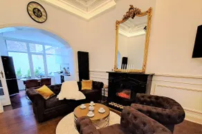 JF Suite – Elegant 2-Bedroom Apartment in Downtown, Self-Contained - Image 2