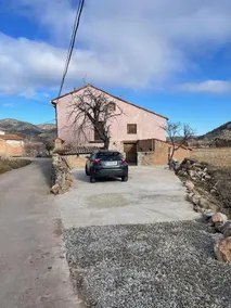 Cozy house with patio-parking - Image 3