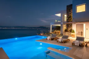 Lady Sea 6 Bedroom Villa with Heated Pool & Private Beach Access - Image 4