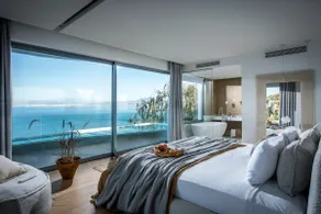 Lady Sea 6 Bedroom Villa with Heated Pool & Private Beach Access - Image 3