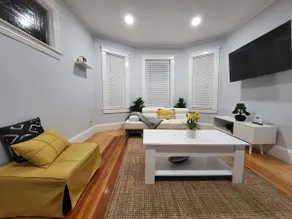 Spacious 4BR/4BA • Great for Groups & Long Stays - Image 4