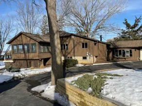 Beautiful home on Cedar Lake. - Image 5