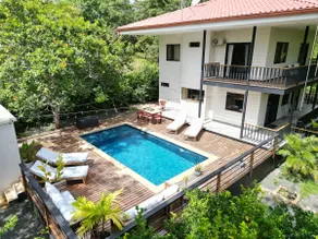 2 Min to the Beach, 3BR 2.5BA Villa, Private Pool - Image 2