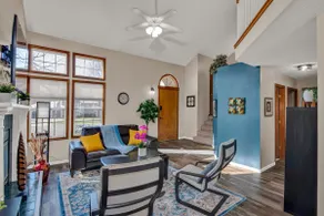 Entire 3-level, 3 BRM home w/King/Queen/Twin beds - Image 4