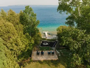 Waterfront House in Lion's Head - Image 2