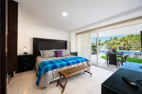 Beach Front-First Floor Steps to Pool-2 King Beds - Image 5