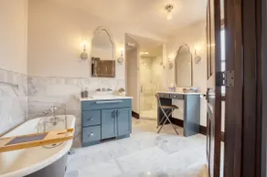Luxury Meets History at the Iconic Barney House - Image 2