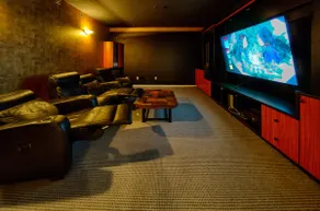 HUGE HOUSE Sleeps 22 Indoor Pool/hottub/gym/sauna - Image 5