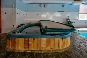 HUGE HOUSE Sleeps 22 Indoor Pool/hottub/gym/sauna - Image 3