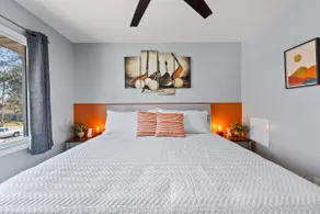 5 MIN WALK TO BEACH / PET FRIENDLY / KING BED-W&D IN UNIT / HI-SPEED WIFI - Image 2