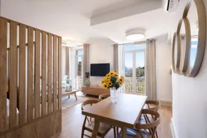 Rivoli Luxurious Seaview Suite in Liston Square - Image 3